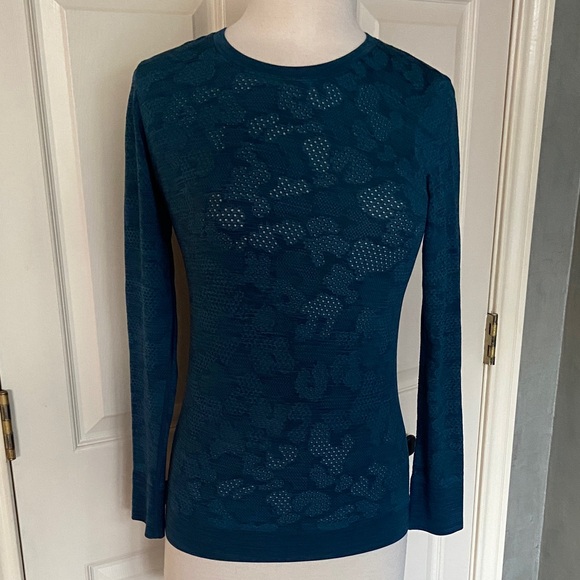 lululemon athletica Swiftly Breathe Vented Camo Tech Long-sleeve Crew Small NEW - Picture 6 of 14